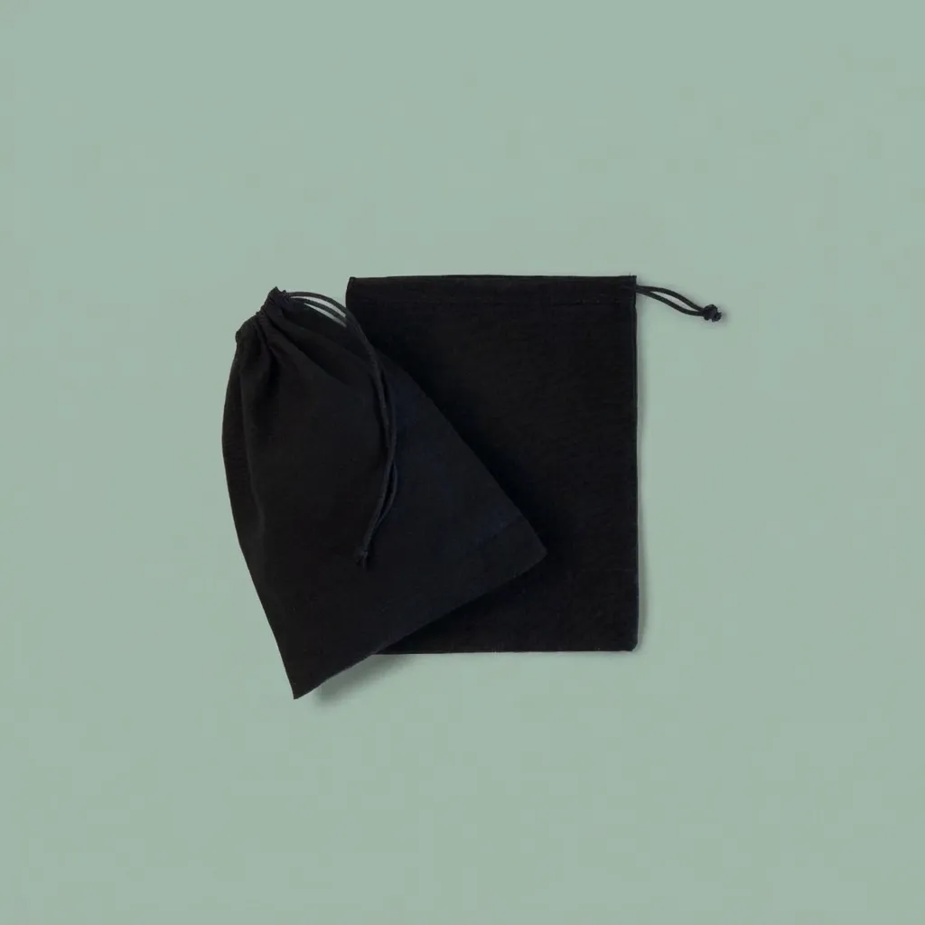 Bolsa 15x20 cm Tela Tusor 100% Algodón Negro - Cierre de Ahorque Cordón Negro - 1
